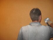 Нанесение декоративной штукатурки короед