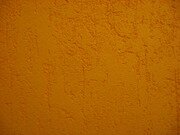 Нанесение декоративной штукатурки короед